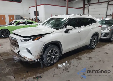 2021 Toyota Highlander Xle z USA, uszkodzony, nr VIN 5TDHZRBH0MS139869
